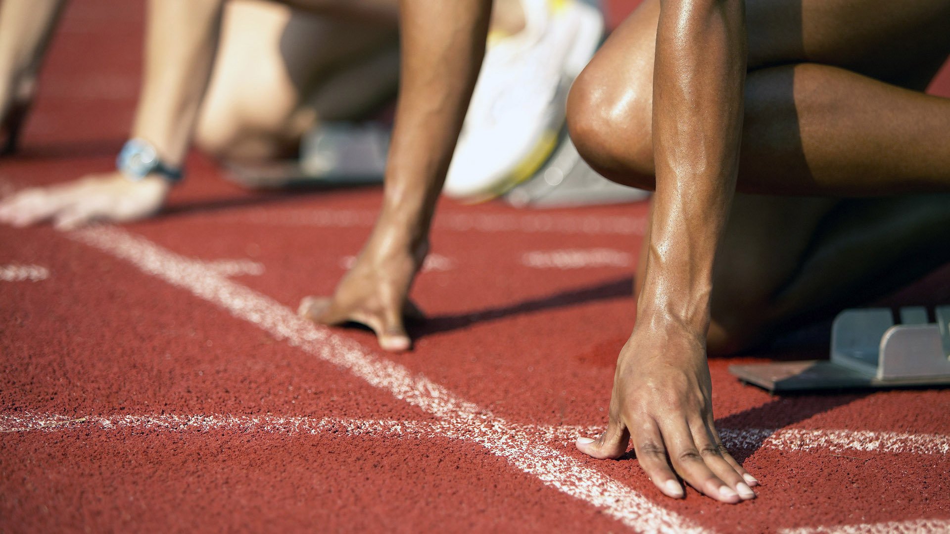 开云中国官网-美国队接力配合默契表现完美，美国队接力赛